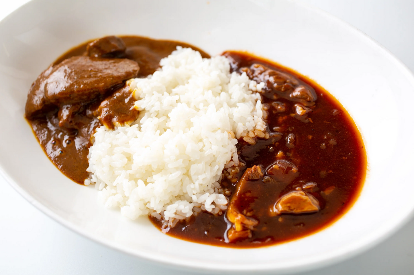 フレンチシェフの「こだわり辛口カレーとハヤシライスがあい盛りできるセット」