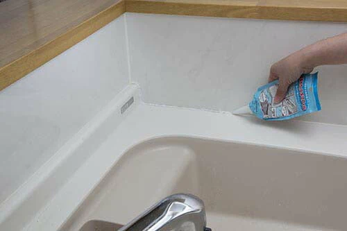 水まわりのスキマフィル 防水シール すき間 耐候性 耐オゾン性 耐紫外線 撥水性 耐水性 電気絶縁性 窓枠 ガラス 浴槽 流し台 簡単 補修給排水管廻防カビ 抗菌 水まわり 主婦 キッチン 浴室 簡単補修 日本製