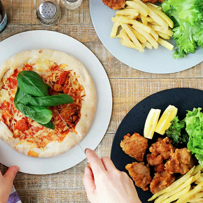 【ブラック】丸いまな板 丸型 丸い 黒 ブラック おしゃれ 食洗器対応 抗菌 耐熱 カットボード 黒 グレー アイボリー 日本製 伊原企販 / カットプレート Large