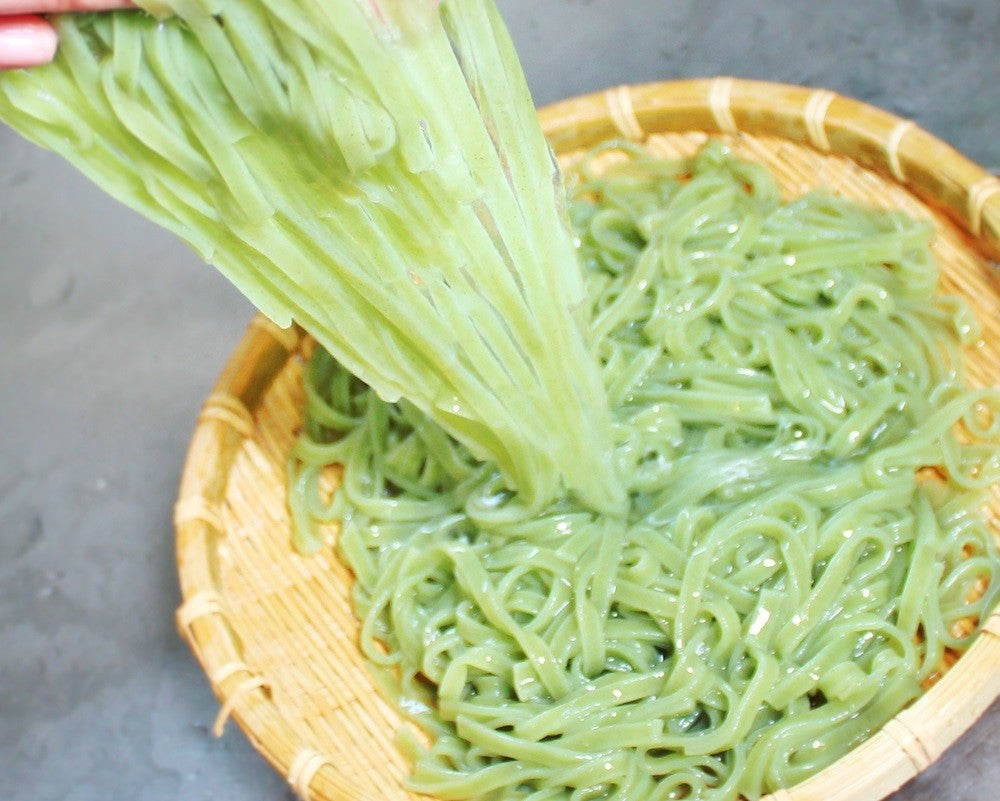 九州熟成半生ざるうどん!専用めんつゆ付き!4人前セット 平打ち麺 ビタミン豊富なモロヘイヤ入り♪