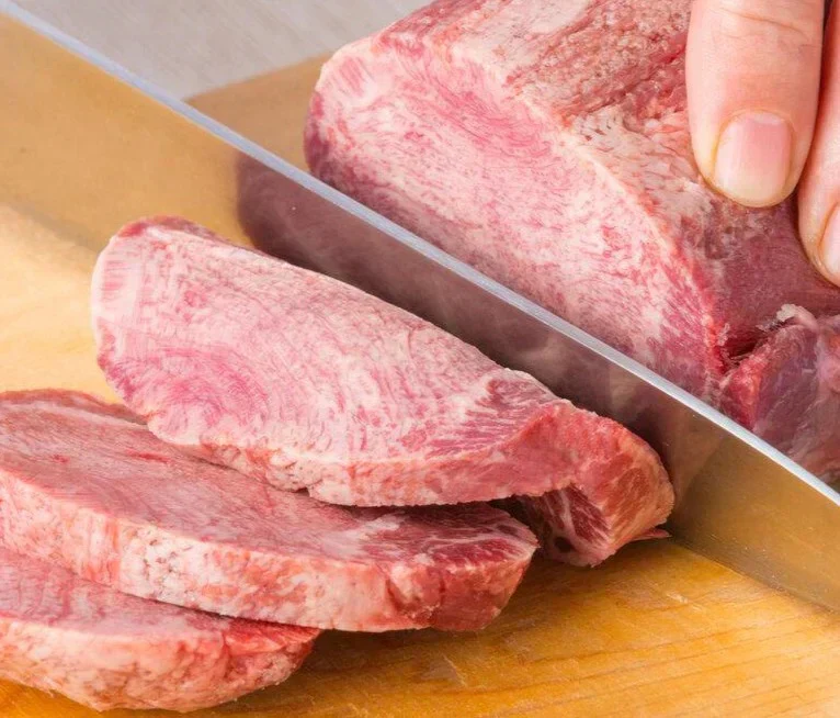丸ごと使える牛タンブロック(ムキタン)1本