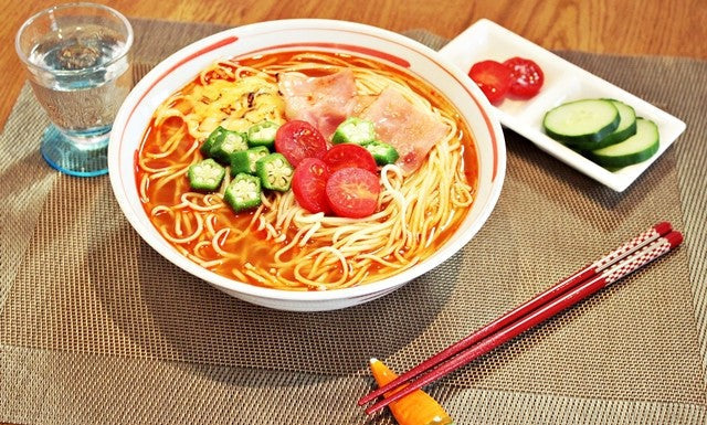 真っ赤なトマトラーメン2人前 女性に人気の特製スープ リコピンたっぷり 本格洋風スープ 本場九州 お試しセット ご当地 メール便 保存食 非常食 まとめ買い お取り寄せ