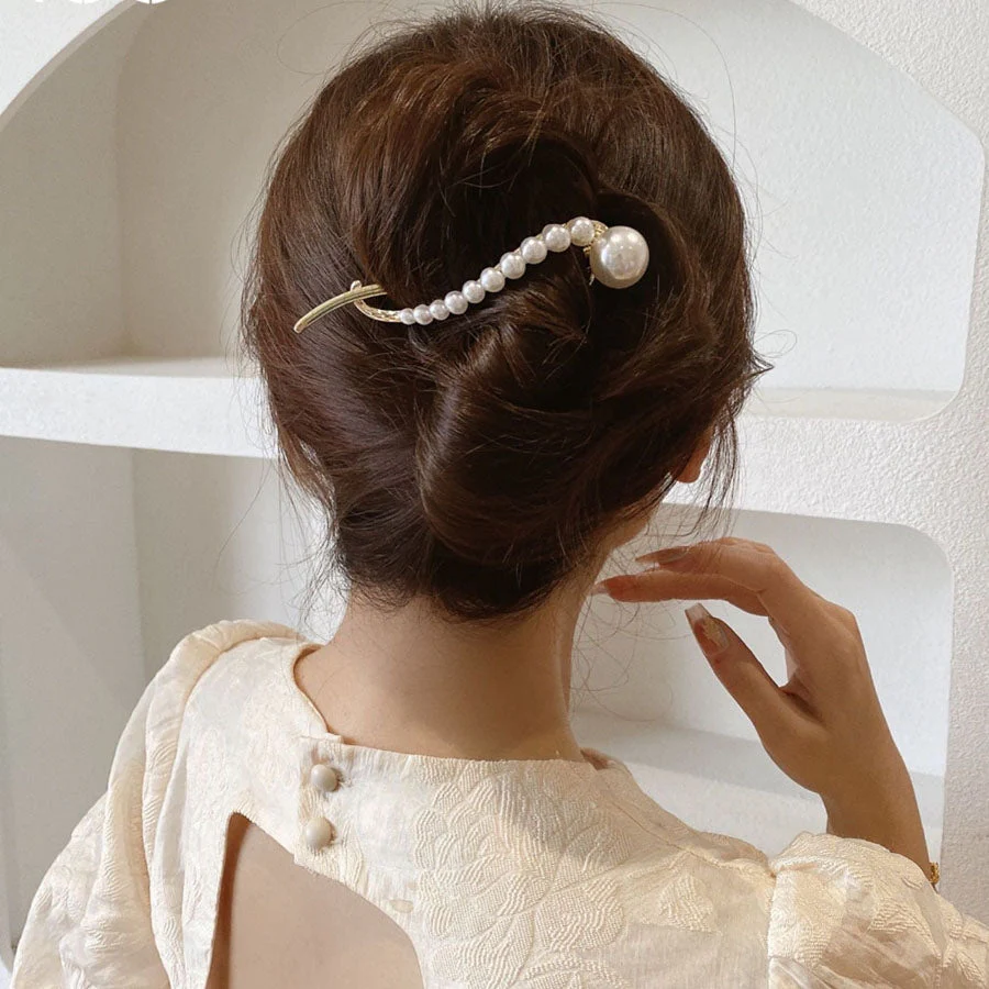 (ホワイト)キラキラヘアピン クリップ 花 パール付き ヘア留め ヘアアクセサリー ヘア爪 クランプ かわいい オシャレ 髪飾り 大人 春夏秋