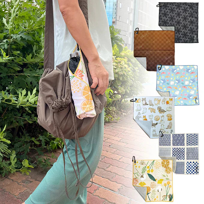 【ワンニャン】くっつくタオル 吸水 ハンドタオル マイクロファイバー 傘カバー ペットボトルカバー 水筒カバー 弁当包む ウォーターボトルホルダー カラビナ付き カメラクロス レンズ保護 ブルー 30cm×30cm 話題商品