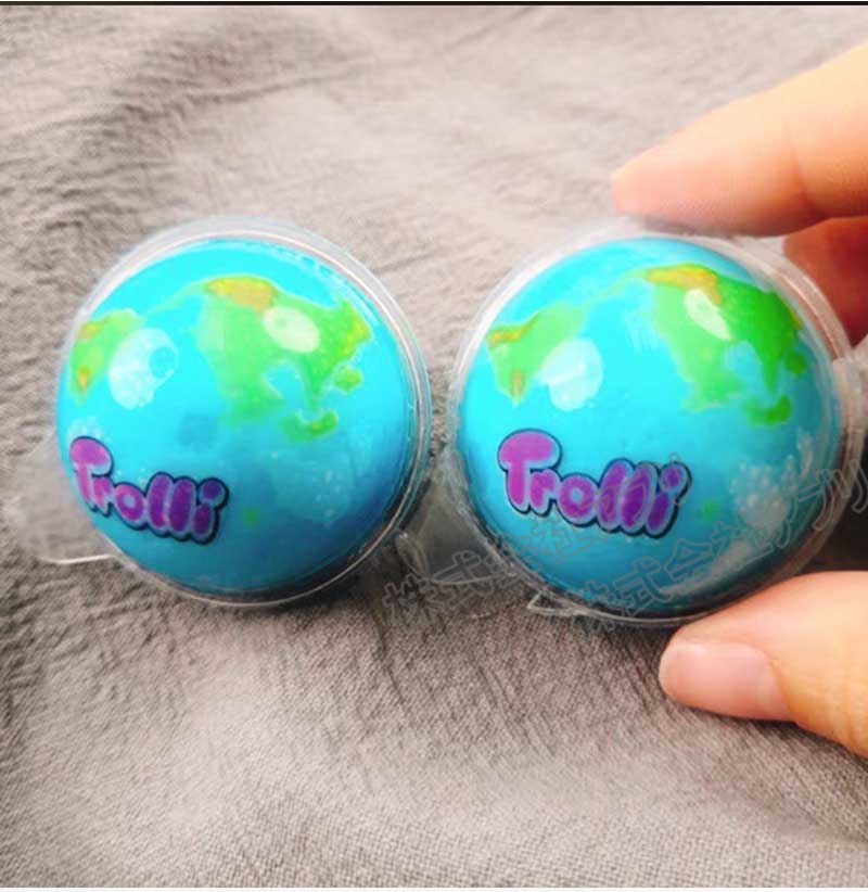【おまけ付き!】 Trolli トローリ 地球グミ 3個入り 地球 大人気 菓子 グミ SNS 話題