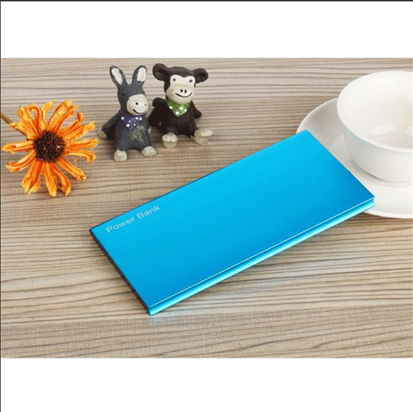 【ゲリラセール】「在庫処分商品」「シルバー」モバイルバッテリー 8800mAh 大容量 極薄 軽量 充電器 2台同時充電可能 LEDライト付 超薄型 コンパクトサイズ iOS Android対応 高品質 2.1A急速充電 PL保険