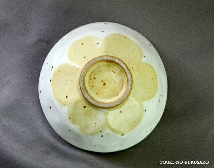 花小雪 削ぎ飯碗 直径13cm アイボリー×イエロー 黄色 ご飯茶碗 ごはんちゃわん 花 和食器 土物 陶土器 良質 国産 陶器のふる里 trysケ
