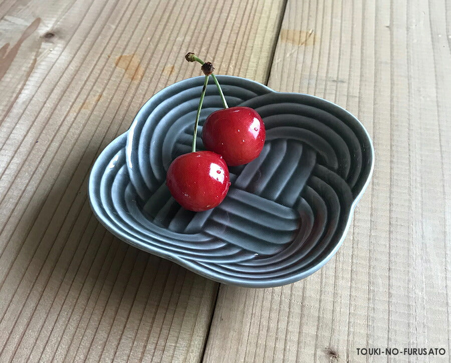 結-musubi(むすび)- 豆皿 墨(グレー) サイズ幅9×9cm 高2cm 小皿 縁起物 正月 式典食器 水引 文様 組み紐 美濃焼 国産 和食器 食器 電子レンジOK 陶器のふる里 trys小田