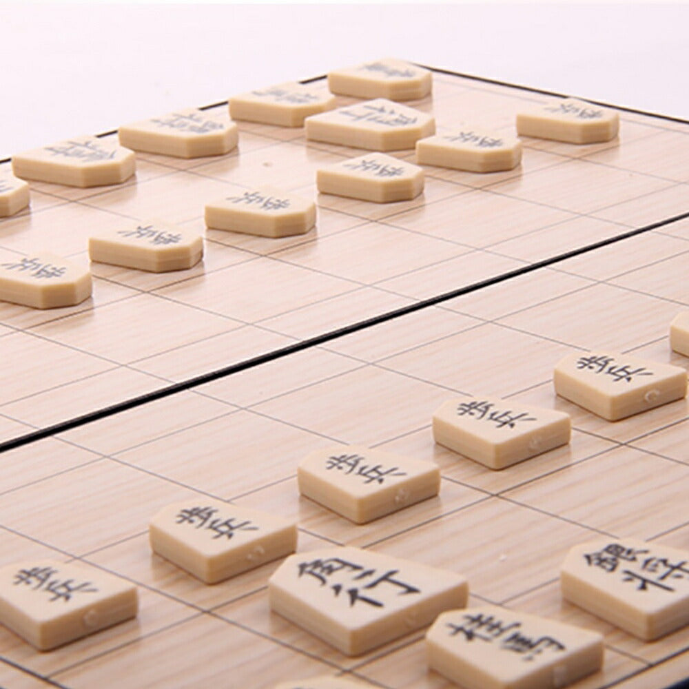 将棋盤 折り畳み コンパクト 頭脳戦 将棋 棋士 王将 棋聖 竜王 叡王 名人 王位 王座 棋王 考える 駒 玉将 飛車 角 金 銀 桂 香 歩 と 思考 ボードゲーム 子供 知育玩具 セット 男の子 女の子 棋譜 神の一手 投了 合駒 あき王手