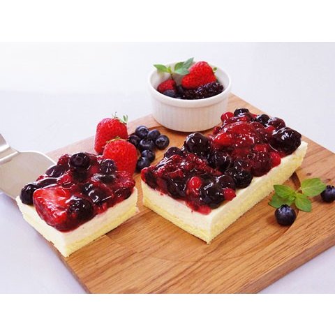 北海道銘菓 チーズケーキ 5種のベリー贅沢レアチーズ　（約280ｇ）