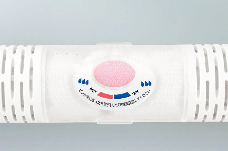 【ハンガー型のコンパクト除湿器！】衣類除湿器 除湿機 ハンガー型 乾燥 湿気取り 繰り返し使える クローゼット 押し入れ スーツ 衣替え / 湿気トリ ハンガー
