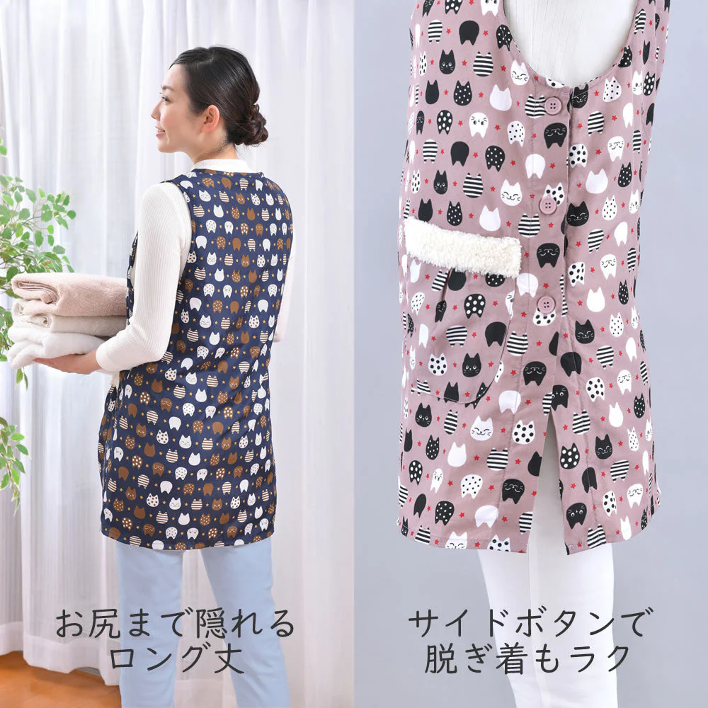 腰まであったかボアエプロン ネイビー◆ 裏ボアつきエプロン かわいい猫柄 暖かい ロング丈 サイドボタン ボア生地 体型カバー 北欧風の柄 着やすい かぶるタイプ 裏起毛 裏ボア 長め おしゃれ 大人 レディース ロング 料理 家事 ネコ ネコ柄 総猫柄 猫の日