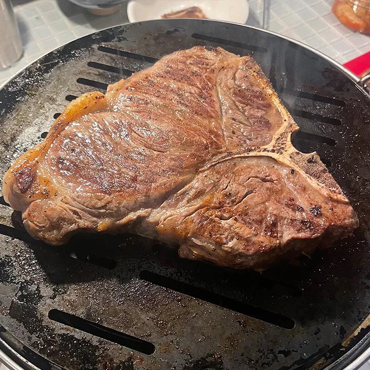 憧れの大判 ワイルド Ｔボーンステーキ 1.2kg以上 グレインフェッドビーフ 穀物を食べて育った素晴らしい品質の牛肉 楽天ランキング1位 ビステッカ 送料無料 冷凍