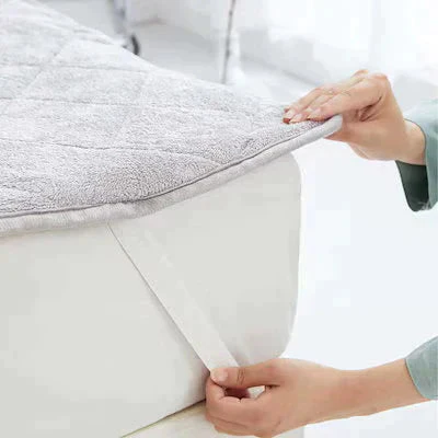 【ホワイト　100×200cm】敷きパッド 秋冬 あったか フランネル リバーシブル シングル 100×200cm ポリエステル 無地 防ダニ 抗菌 防臭 暖かい 軽い おしゃれ オールシーズン 洗える 新生活 送料無料 敷きパッド インテリア 洗える 丸洗い カバー 肌触り抜群 とりつけ簡単 軽い おしゃれ 洗濯OK お手入れ簡単 春夏秋冬 オールシーズン 送料無料 ゴムバンド付き 寝具 ベッドパット 敷きパット 敷パット 敷パッド