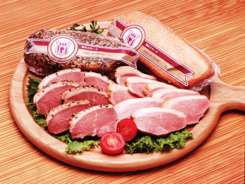青森県名産品 バルバリー種　青森県産鴨ローススモークセット（ノーマル約250g、ブラックペッパー約250g）【お届け不可地域：沖縄・離島】