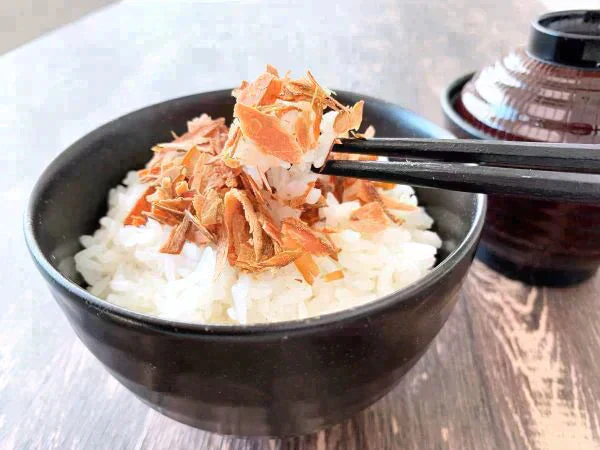 【まぐろバラエティ】赤身ブロック+まぐろのカマ+食べるおだし+まぐろしぐれ煮　魚 / 刺身 / 新鮮 / ご飯 / だし / 米 / 鮪 / ツナ / 冷凍食品 / キャベツ / 弁当 / おかず / ご褒美 / プレゼント / ご馳走 /