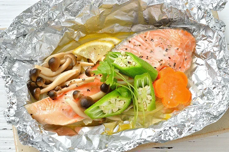 【無塩・無添加】プレミアム銀鮭“骨取り”切身 500g x 2パック=1kg 鱗取り 銀鮭 鮭 サケ さけ サーモン おかず お弁当 おつまみ お歳暮