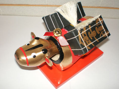 岩手県民芸品 黄金牛2号（金のベこっこ）＋朱色置台セット