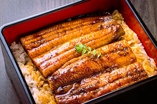 うなぎ蒲焼有頭背開き 2尾（約330g×2尾） 北海道と沖縄を除き【送料無料】