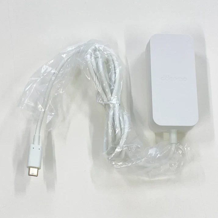 新古品【ドコモ AC06 タイプＣ 充電器 当店保証付き 】海外併用可能 純正 急速 アンドロイド docomo ACアダプター 純正 (AHD39051)