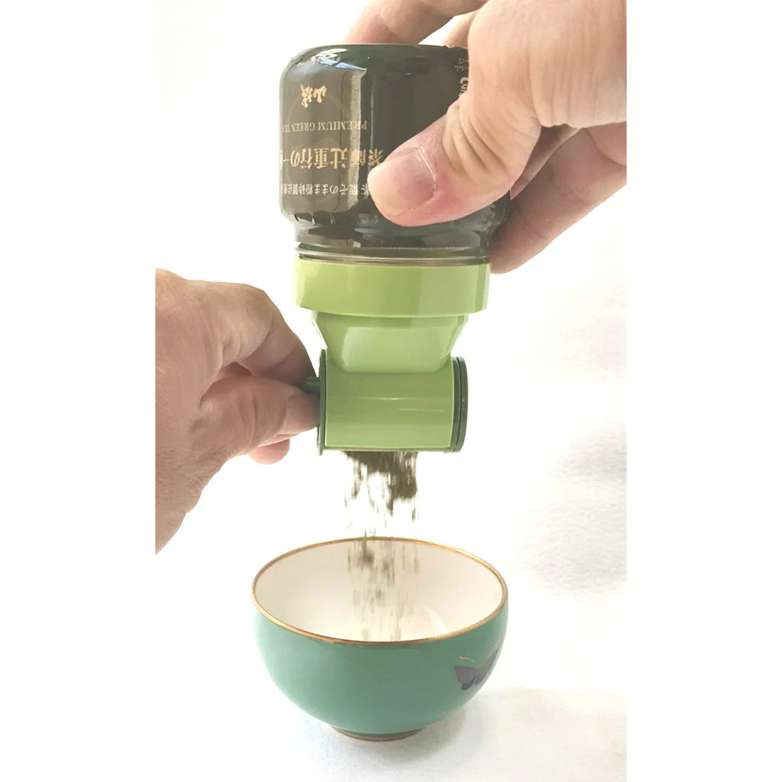 熟練茶師が選んだ高級粉末緑茶20g 1杯分が手軽に計量できる専用容器付き(当商品はミルではございません))