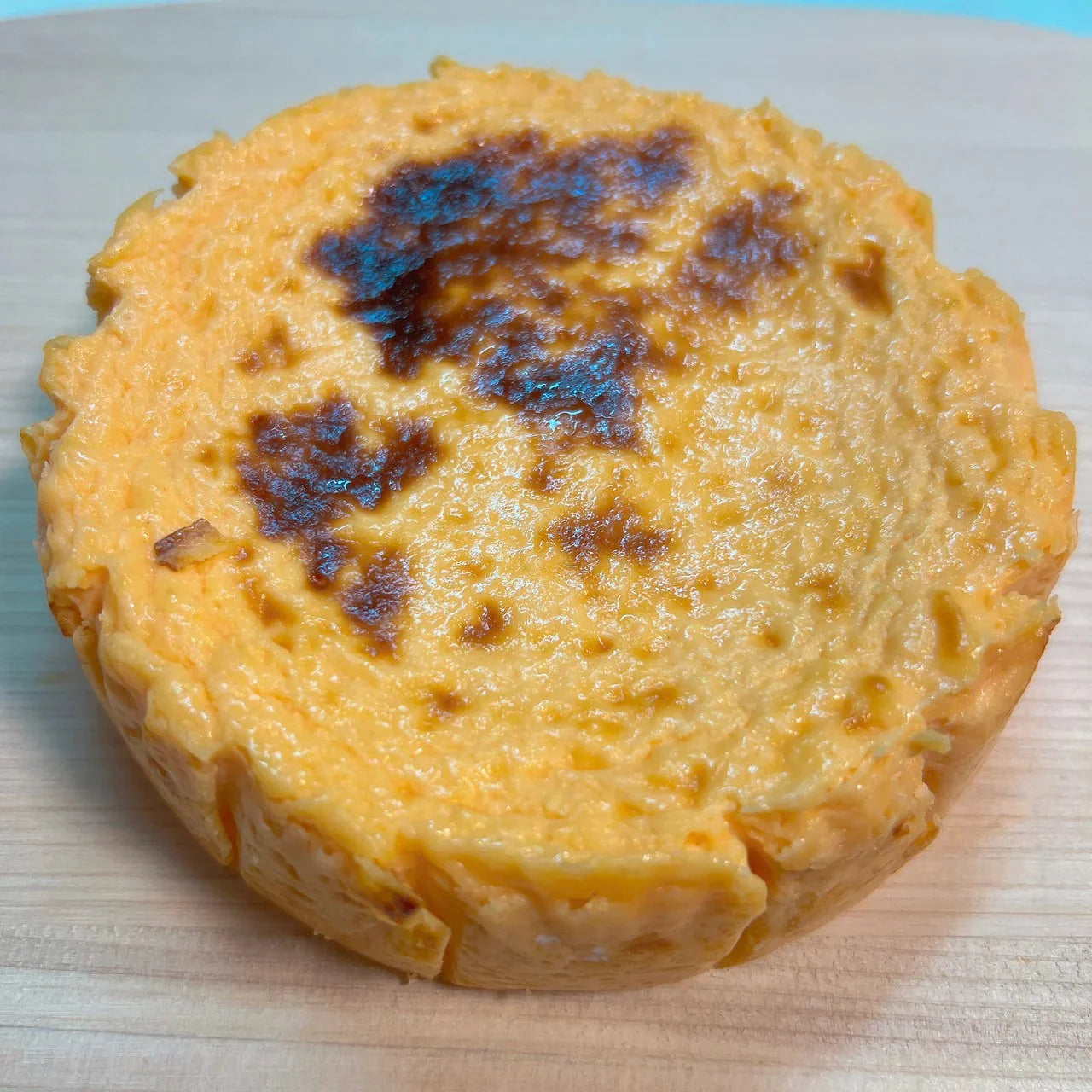 とろ〜り極上 バスクチーズケーキ ホール【猫のチーズケーキ工房】/冷凍クール便