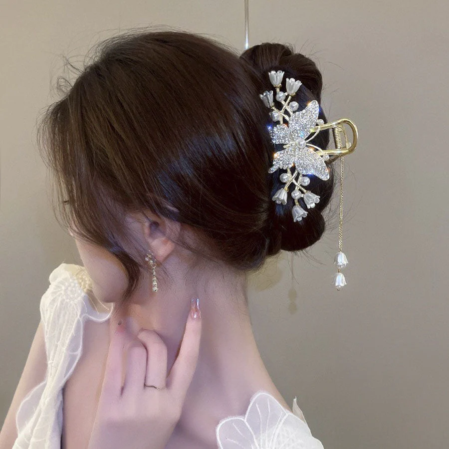 (B)ヘアクリップ  髪留め 髪飾り バレッタ フラワー 蝶ヘアアクセサリー オシャレ上品　パーティー飾り ゆらゆらチェーン付き