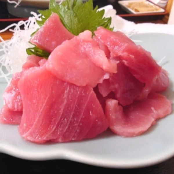 天然メバチ鮪 赤身/中トロ ブロック 計約1kg（訳あり/形大きさ不揃い）