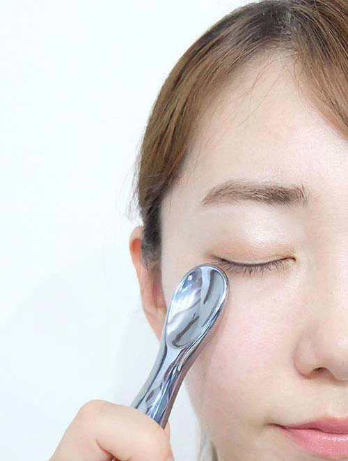 テラヘルツ・アイトリートメント [ アイトリートメント 目元ケア しわ 目じり たるみ 眼精疲労 テラヘルツ 鉱石 ツボ 美容 マッサージ器 リフトアップ フェイスマッサージ 健康 美容 母の日 ギフト プレゼント 贈り物 送料無料 ]
