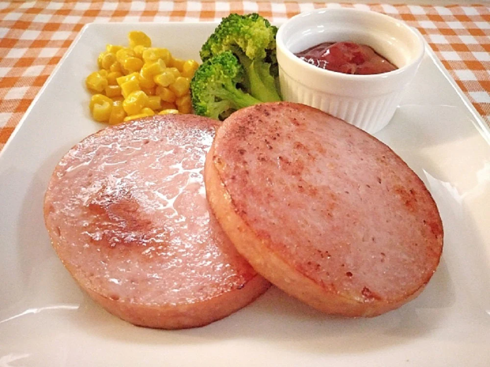 ＜食品ロス応援商品＞【5kg】大手ハム会社の規格外ロースハム（1kg×5袋）【賞味期限：2023年6月15日以降】100gあたり86.4円【エコ得】