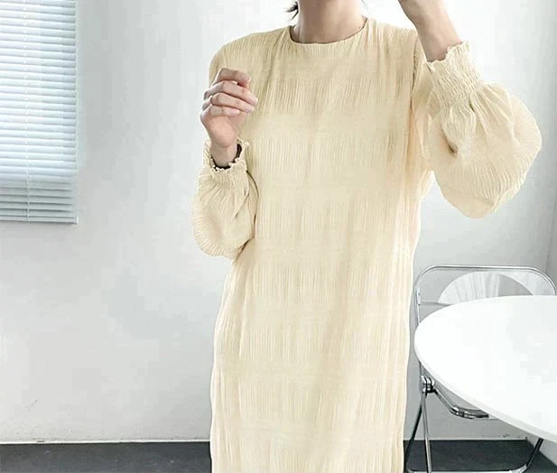 シャーリングシフォンワンピース（アイボリー/長袖/Mサイズ）