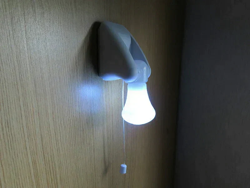 【2個組】停電時でも付く ライト LED 照明 電池式 単四電池3本 明るい  電気 クローゼット取り付け可 ベッド取り付け 隙間 スペース 電池式ひも引きライト
