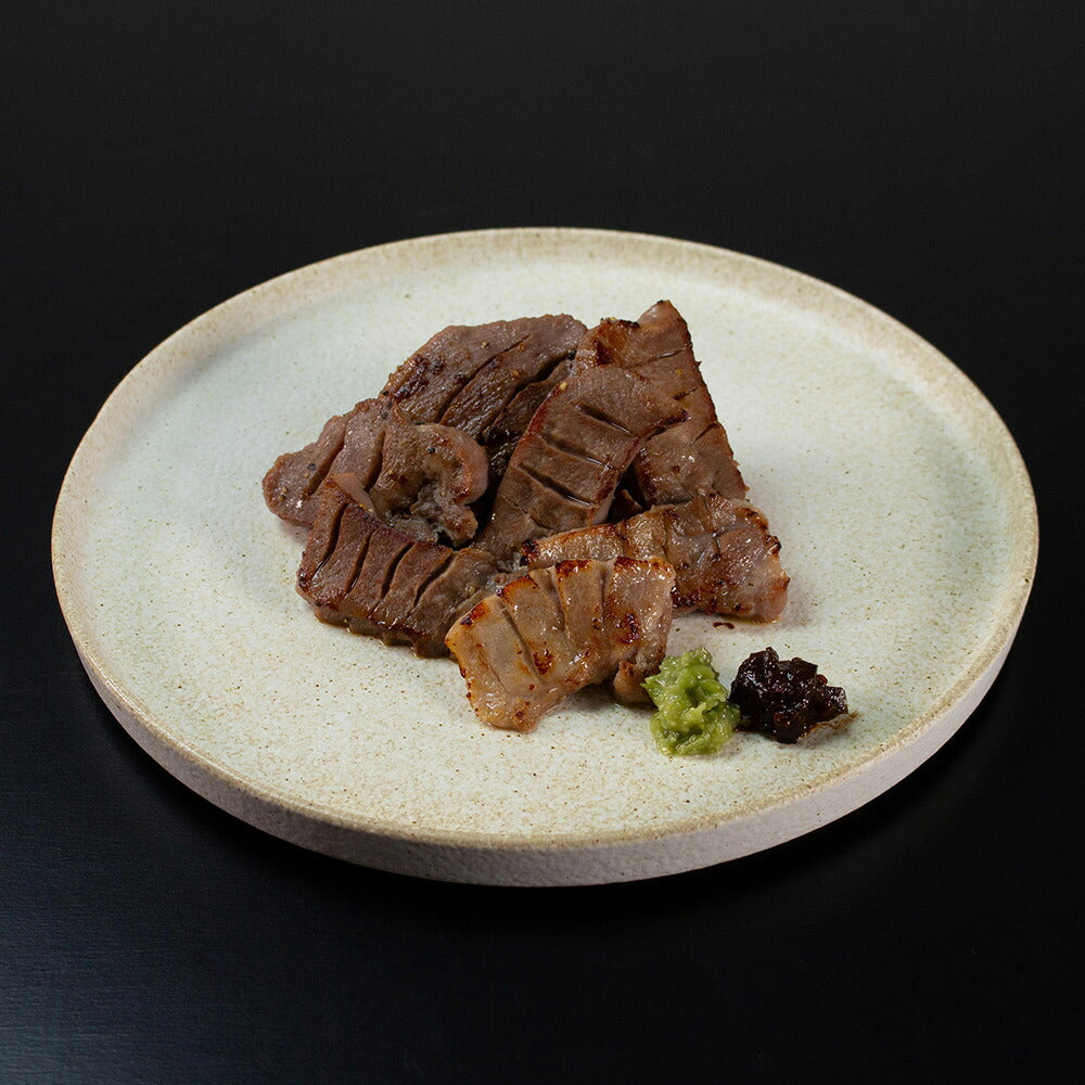 宮城・仙台 陣中 仔牛の牛タン丸ごと一本塩麹熟成 牛タン【送料込み】【二重包装不可】【お届け不可地域：離島】