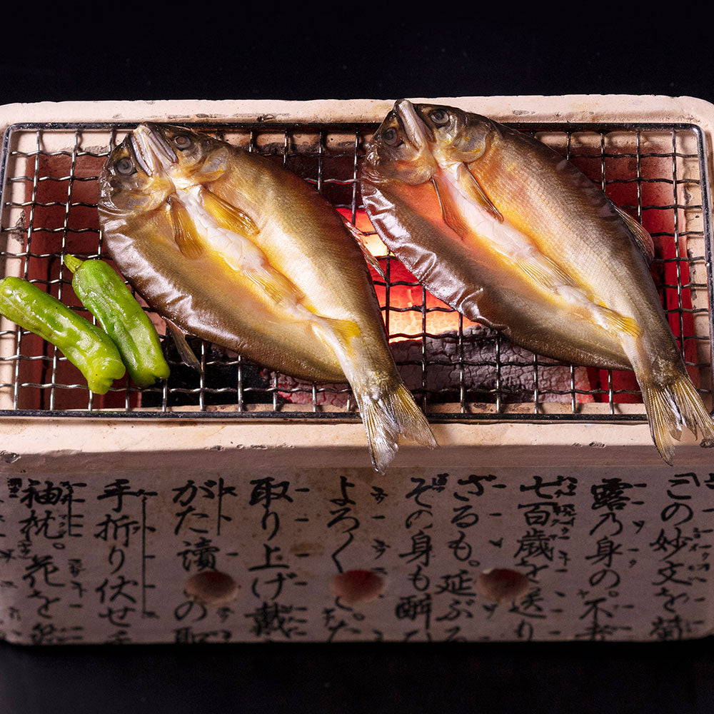 岐阜 創業明治10年 鵜舞屋 鮎一夜干し8尾 和風惣菜 アユ 魚【送料込み】【二重包装不可】【お届け不可地域：離島】