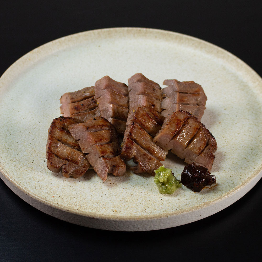 宮城・仙台 陣中 仔牛の牛タン丸ごと一本塩麹熟成 120g×3 牛肉 タン【送料込み】【二重包装不可】【お届け不可地域：離島】