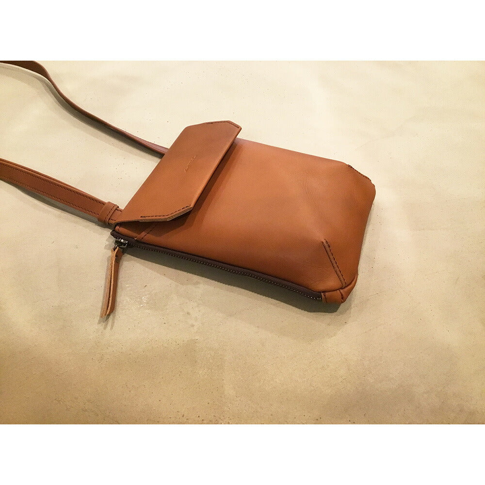【3人シェア買いでお得】【alto.】縦型スマートショルダーバッグAMSB-1030（ブラウン）