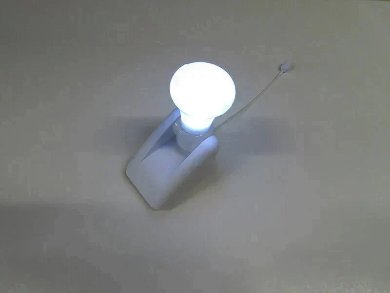 【2個組】停電時でも付く ライト LED 照明 電池式 単四電池3本 明るい  電気 クローゼット取り付け可 ベッド取り付け 隙間 スペース 電池式ひも引きライト