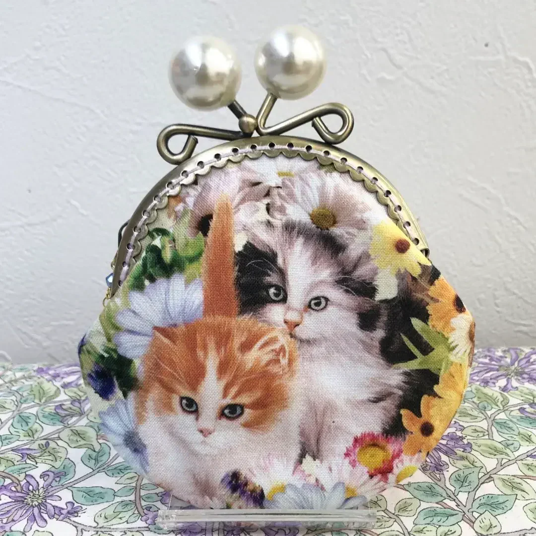 ねこ がま口 財布 子猫 猫雑貨 小銭入れ　こねこ　チャトラ　花柄　ガマ口