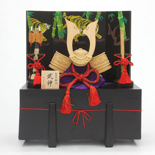 【3人シェア買いでお得】ひのきの木彫り兜 武神 4点セット（こげ茶）【お届け不可地域：北海道・沖縄・離島】