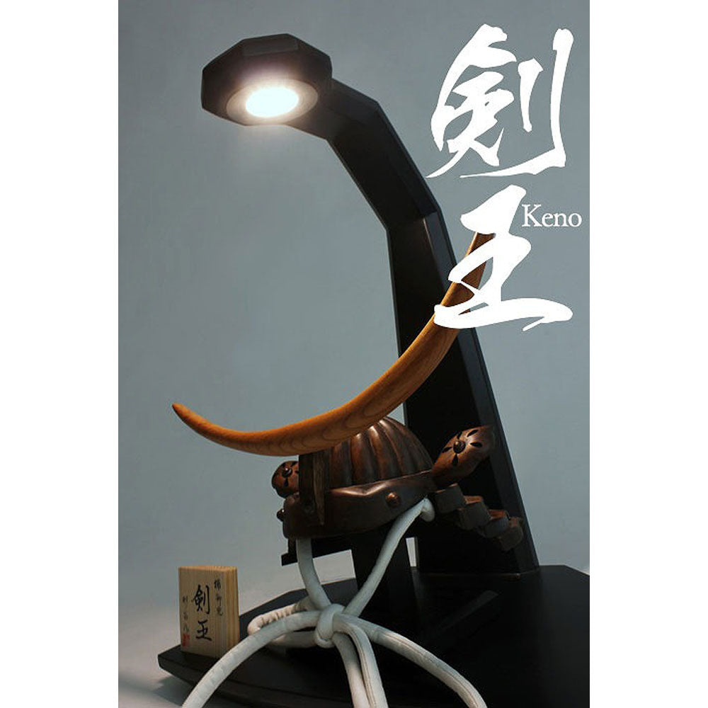 【3人シェア買いでお得】楠木彫り兜 剣王 2点セット(兜、LED飾り台)【お届け不可地域：北海道・沖縄・離島】