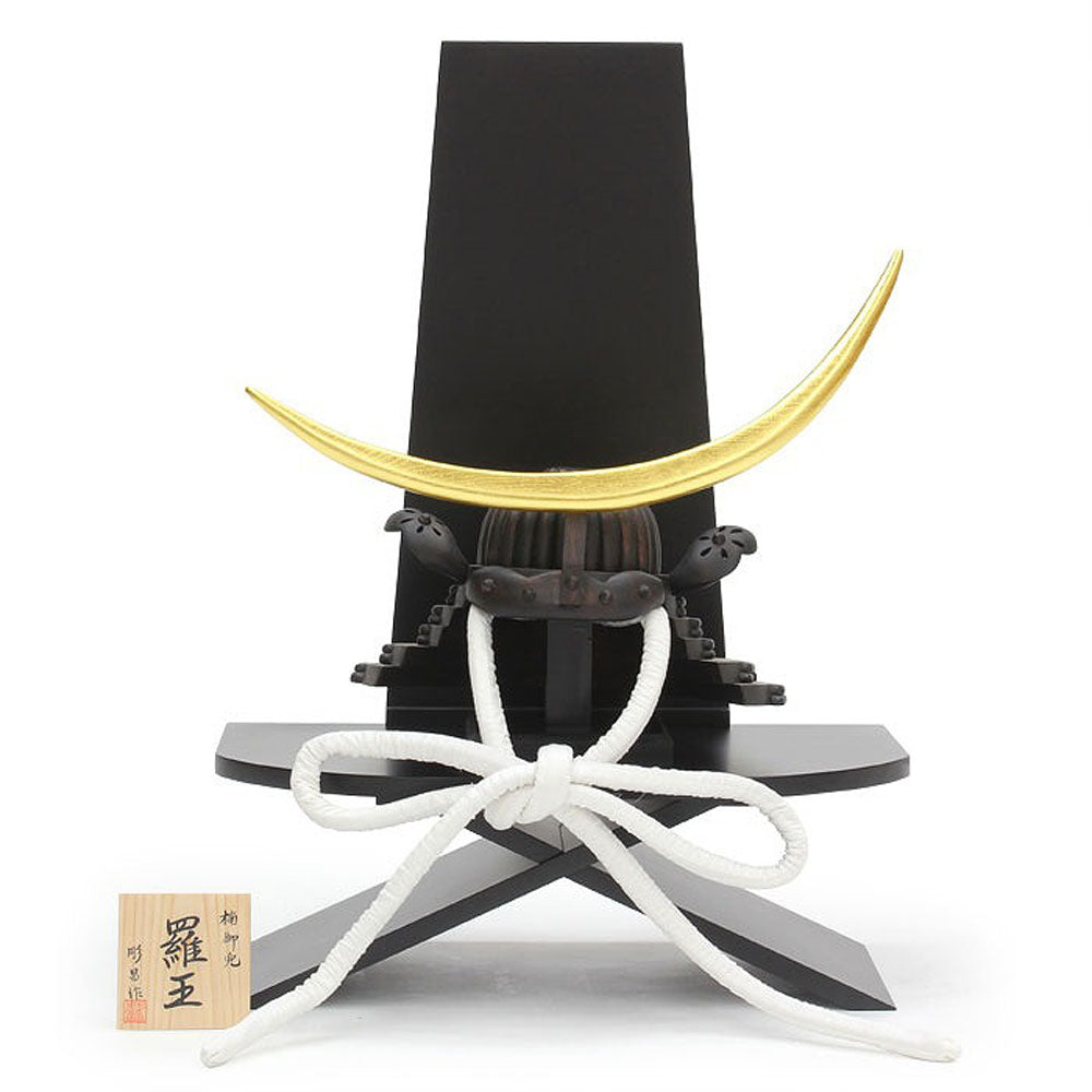 【3人シェア買いでお得】楠木彫り兜 羅王 2点セット(兜、台付衝立)【お届け不可地域：北海道・沖縄・離島】