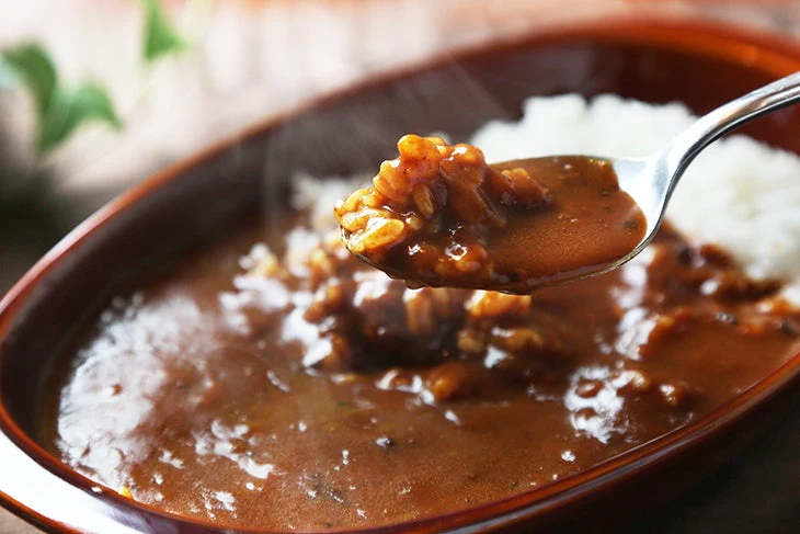 食研カレー　4食セット (200g x 4パック)　こだわりの本格ビーフカレー 送料無料 ネコポス送料込 他商品との同梱不可 お歳暮