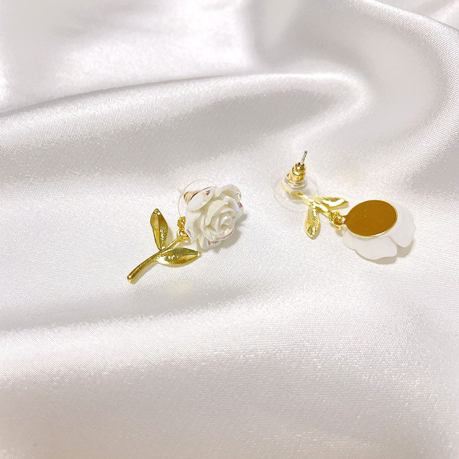 ピアス レディース  揺れる 花 人気アクセサリー
