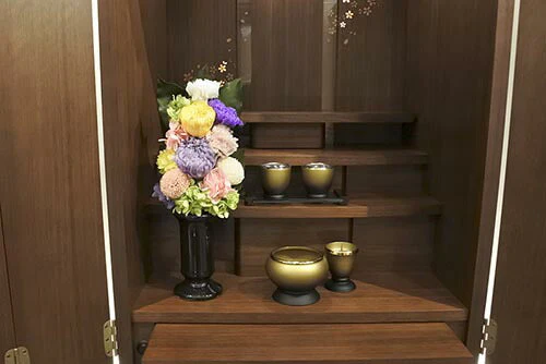 【花器付き】枯れない仏花　麗蘭（れいらん） 中サイズ　（単品） 仏花 プリザーブドフラワー 枯れない お彼岸 彼岸 喪中 法事 仏壇 仏壇用 一周忌 三回忌 お供え花