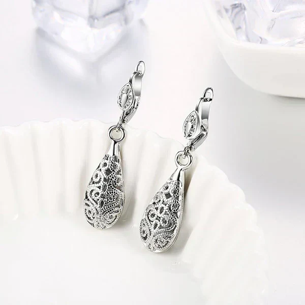 しずく ピアス  レディース  ゆれる ファッション アクセサリー 水滴  (シルバー)