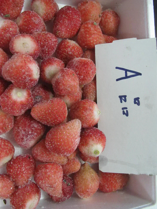 冷凍ヘタ取りイチゴ　まくり品　A品　4kg