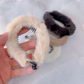 (ベージュ)もこもこヘアクリップ 団子 冬 ポニーリング シュシュ ファー ヘアアクセサリー 髪飾り 上品