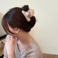 (ベージュ)ヘアクリップ ハート バンスクリップ ヘアアクセサリー モコモコ 韓国 ボア バレッタ 秋 冬 レディース クロス ボリューム 大きめ 髪飾り
