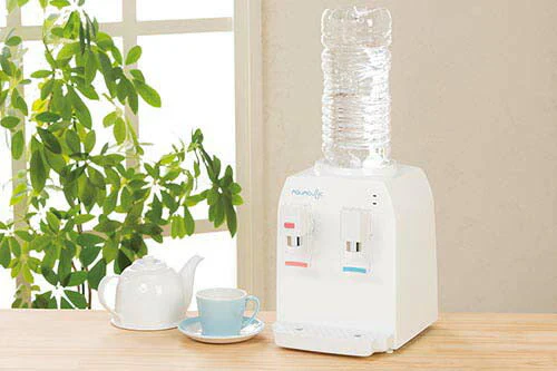 ウォーターサーバー 卓上 ペットボトル おしゃれ 温水 冷水 2L スリム AQUACUBE2