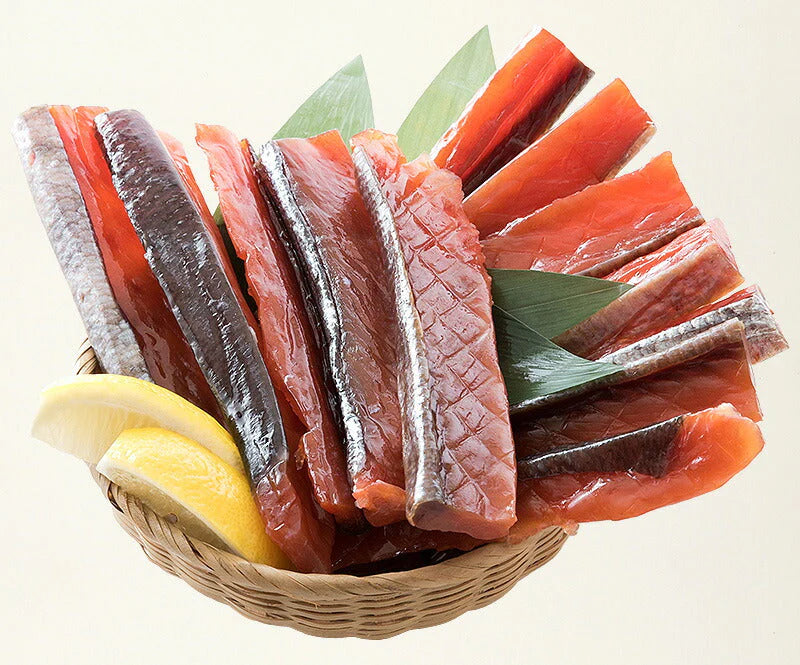 鮭とば 300g（100g×3袋） おつまみ さけとば 珍味 乾き物 酒肴 しゃけとば トバ とば お取り寄せ カットサーモン 北海道産 天然秋鮭 ［送料無料］［ゆうパケット］ 母の日 プレゼント ギフト  母の日思いの 健康 実用的 父の日 子供 孫 ※ポスト投函商品の発送は1～2週間前後になります